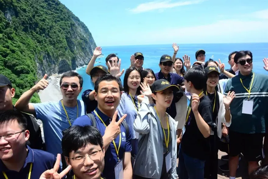 陸生團正妹遊覽花蓮太魯閣　忍不住驚嘆：太美了