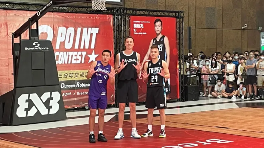 影/台籃小輸NBA！「阿舍哥」北車尬三分　險勝高國豪、簡廷兆