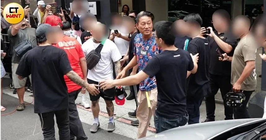 《玩命關頭》韓哥相聚台灣車友！上百粉絲暴動　大讚台1文化很棒