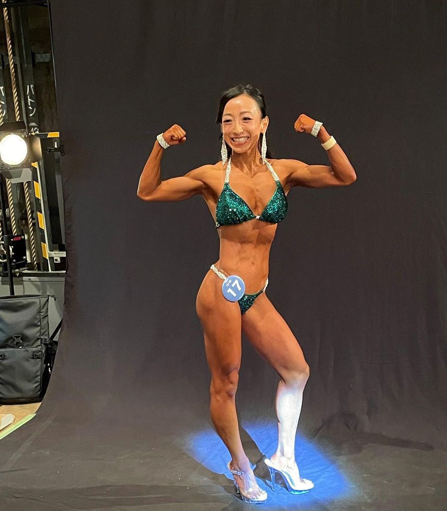 判若兩人！日冰壺美女鍛鍊3個月參加健美比賽　變身「超級筋肉人」奪牌