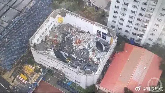 排球練到一半！中學體育館「樓頂整個塌下來」　廢墟中救出8學生