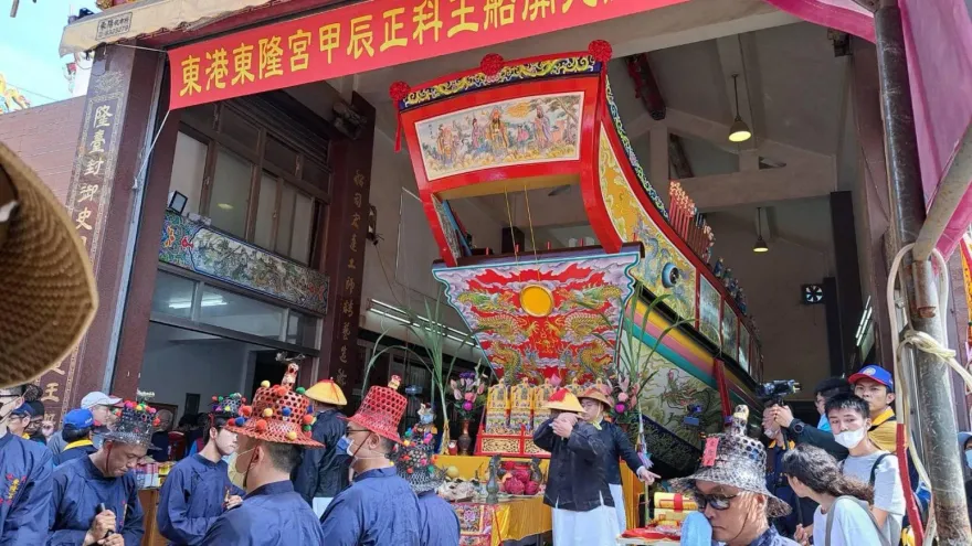 造價等於一間房！東隆宮超豪華「甲辰正科王船」開光　現場加碼千包紅包