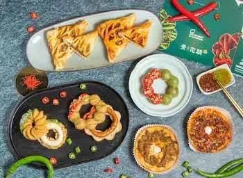挑戰味蕾！麻辣鍋甜甜圈限時一周「買6送3」　麥當勞推雙牛魷魚堡