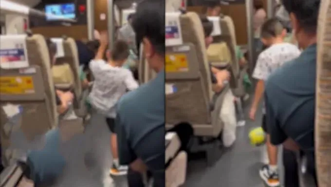 影/2熊孩高鐵車廂內狂踢球家長不制止　乘客崩潰：2個半小時幾乎沒停過