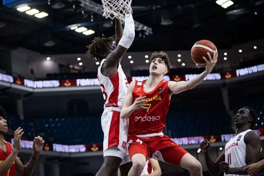 影/超越「白巧克力」手肘神傳球！U19世界盃西班牙球員秀不可思議妙傳