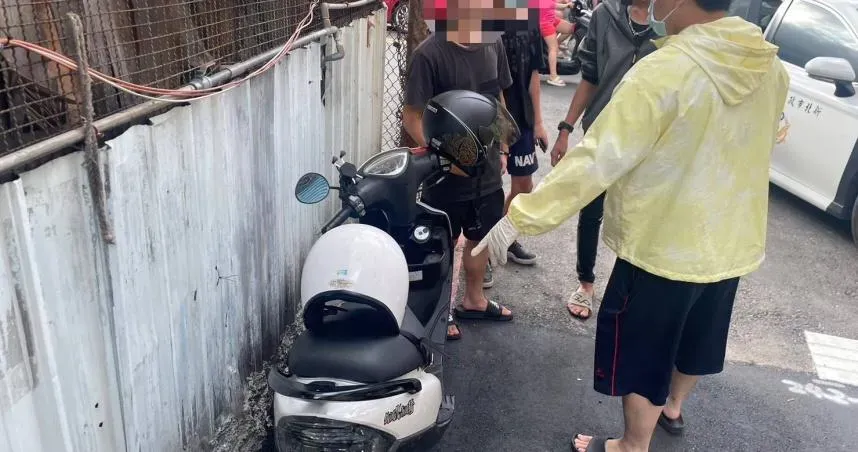 悲哀！蹺家少年「投靠朋友」偷車被逮…警通知家屬無人理　僅志工陪伴