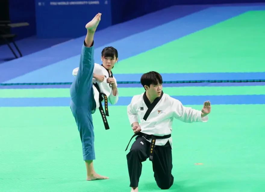 快訊/世大運跆拳雙人品勢再傳捷報！黃品潔、徐語澤混合項目摘銅