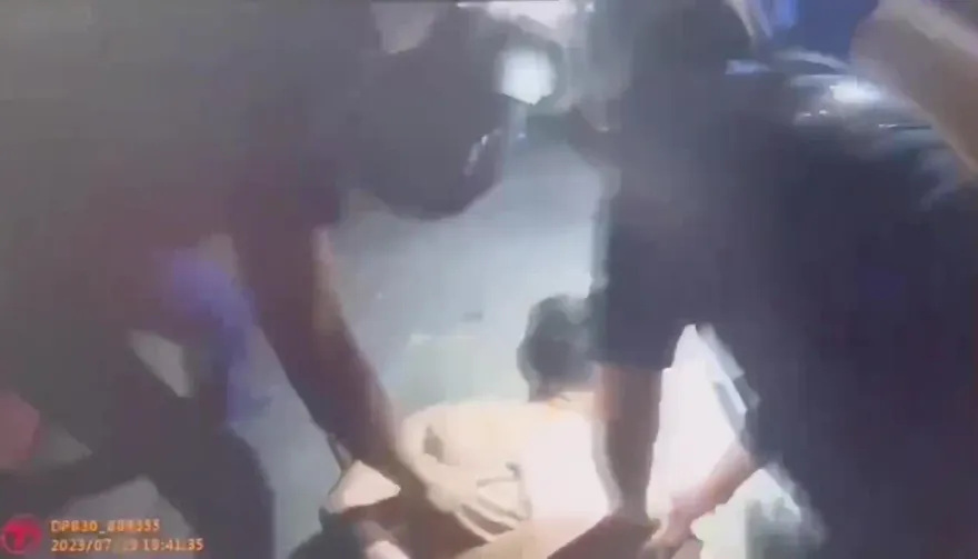 影/北市信義區大叔菜刀攻擊！3路人遭砍浴血　民眾制伏報案