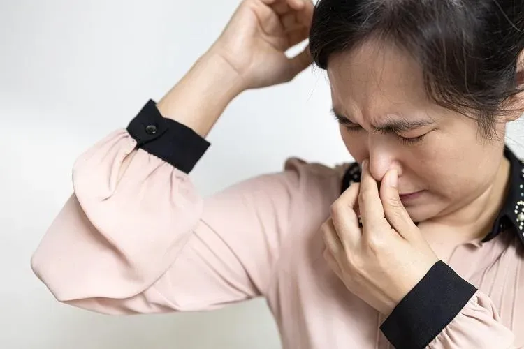 愛吃「6類食物」恐害你變臭！ 醫推「1飲品」止汗、防臭