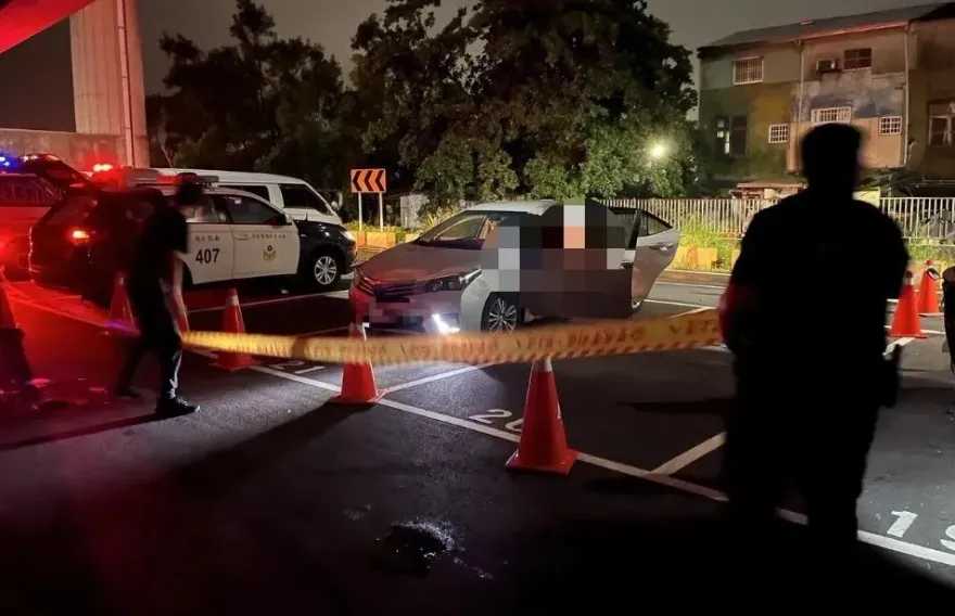 快訊/台南善化驚傳「中彈陳屍車內」命案　25歲男血濺當場案情釐清中