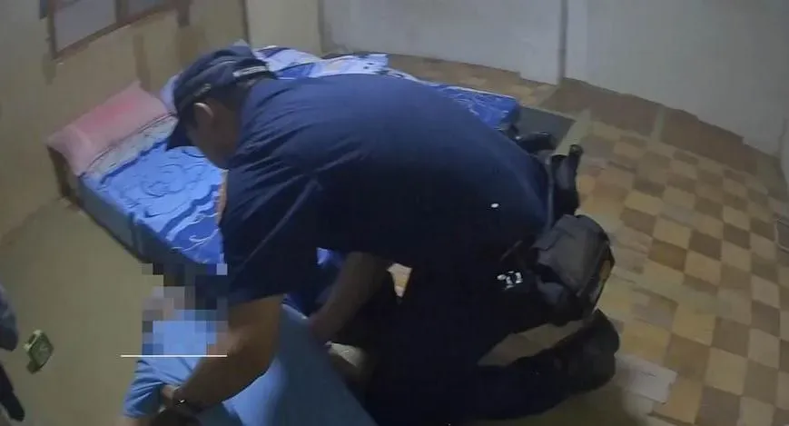 獨居悲歌！台中70歲老翁倒地不起　警破門「惡臭」撲鼻…幸及時獲救