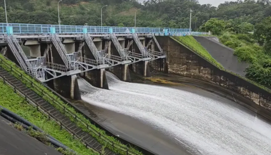 快訊/大雨狂炸！台中苗栗2區「一級淹水警戒」　8處水庫放水中