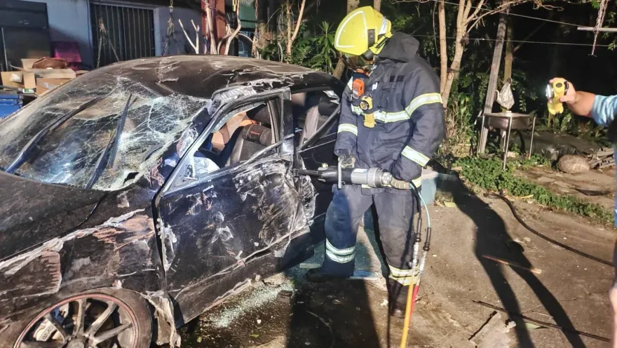 中潭公路死亡車禍！轎車失控連3撞　駕駛受困車內亡