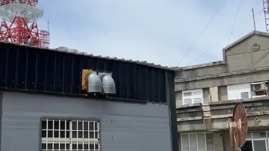 卡努災情/正妹嚇壞！台東鐵皮屋險被強風「掀裙」　蘭嶼、綠島超商物資遭搶購一空