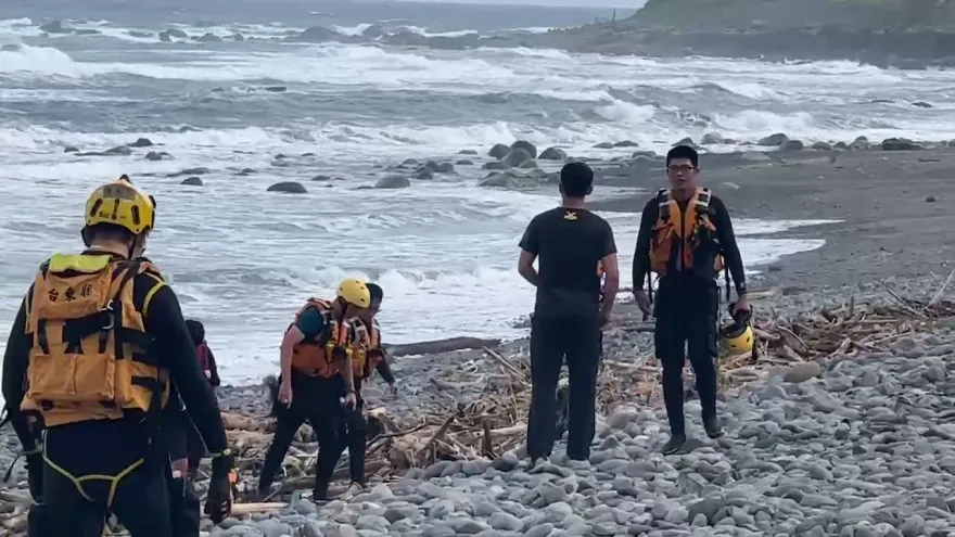 快訊/颱風天下海游泳出事！台東都蘭海域驚傳男子遭大浪捲走　警消搜救中