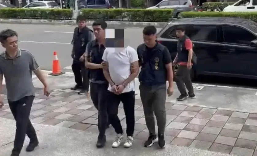 抓到了！援交女進房被上銬禁錮1hr　警拘提嫌犯到案