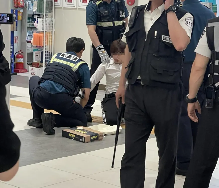模仿犯現身？韓男持雙刀闖江南巴士轉運站　遭警方當場逮捕