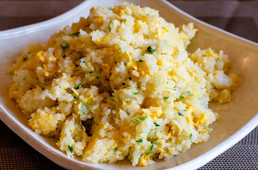 爺奶吃「隔夜蛋炒飯」腹瀉整夜　竟比腸胃炎更嚴重　「細菌感染」釀多重器官衰竭