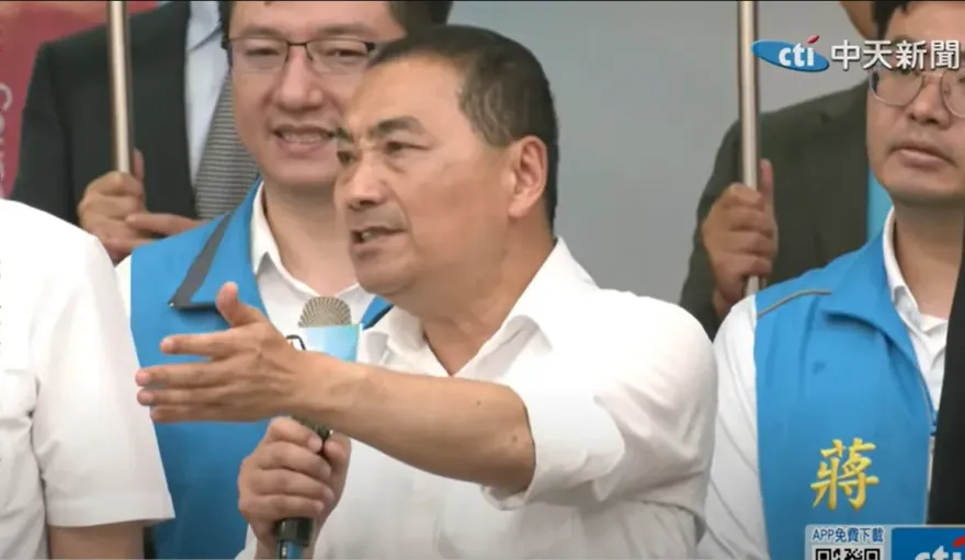 影/餵藥烏龍造謠抹黑「2月打廢40年努力」　侯友宜大反擊民進黨：這不是做人該做的事！