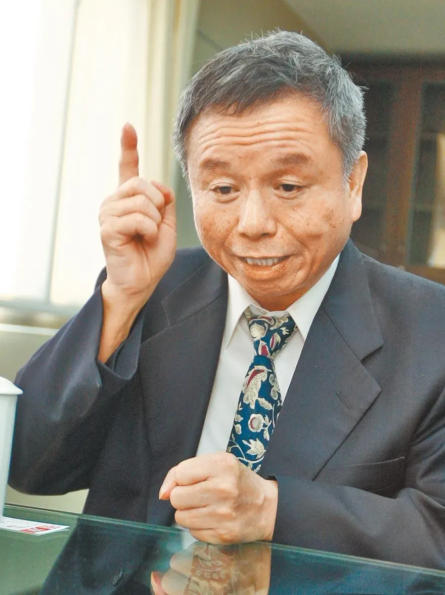 前衛生署長楊志良痛批：新冠病毒流感化不應再強推施打   根本以疫謀財、謀命