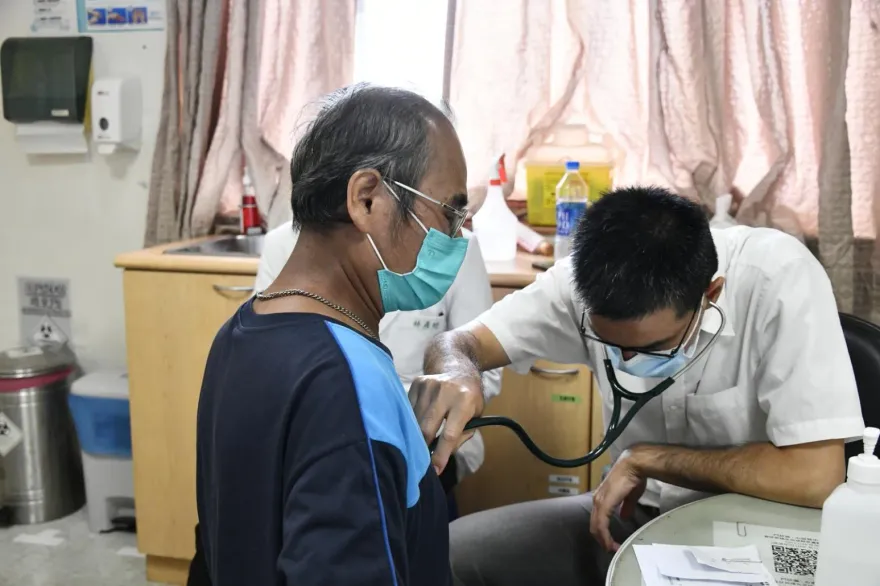 7旬翁光呼吸都喘　一查竟是心臟「破洞」