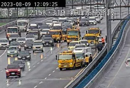 快訊/國3北向彰化芬園段「連4起車禍」！疑天雨釀災10車受損、2傷送醫