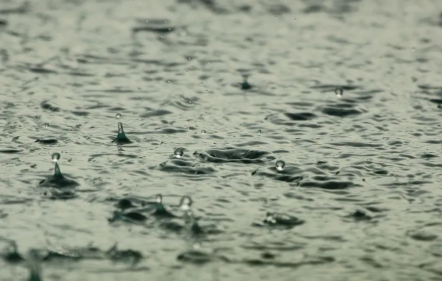 雷雨轟整周「下到發霉」！降雨高峰時間曝光　雨彈從「這天」開始炸