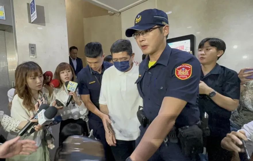 捲性侵風波！NONO神隱多時藏不住憔悴　現身內湖餐廳買滷肉飯充飢