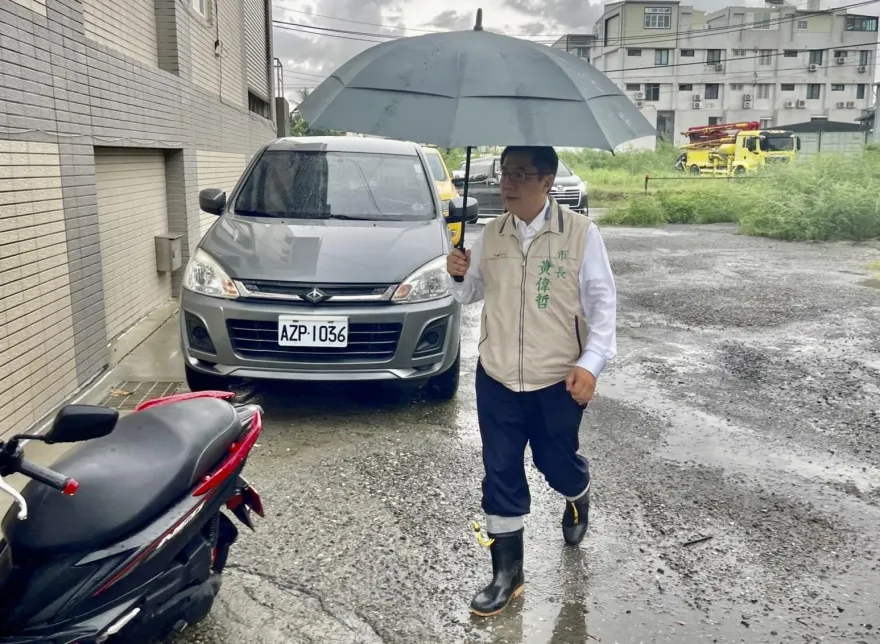 雨炸台南「比颱風誇張」！網怒還不停班停課　黃偉哲無奈回應了
