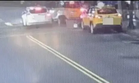 影/疑詐騙集團利益糾紛　少年汐止街頭遭圍毆警逮4人