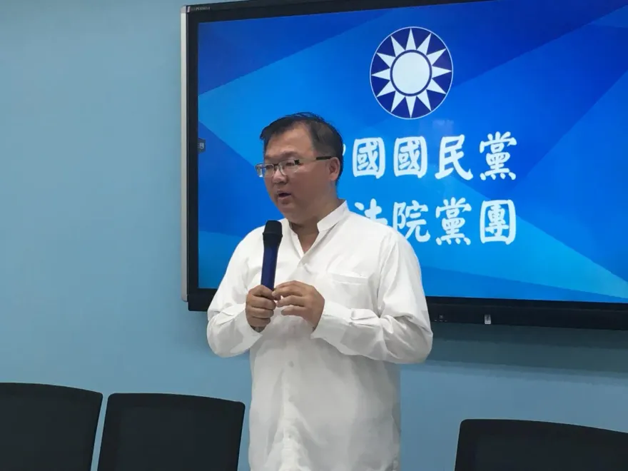 葛來儀怒侯友宜擅用照片　李德維開酸：大家都知她親綠怎會挺侯