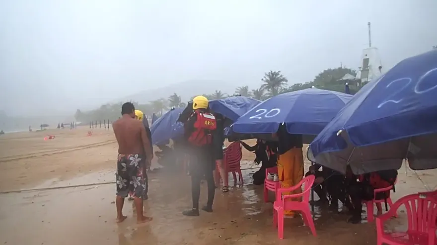 影/被海龍王出考題！墾丁南灣救難訓練　警消聽到「救命」呼喊秒下海救人