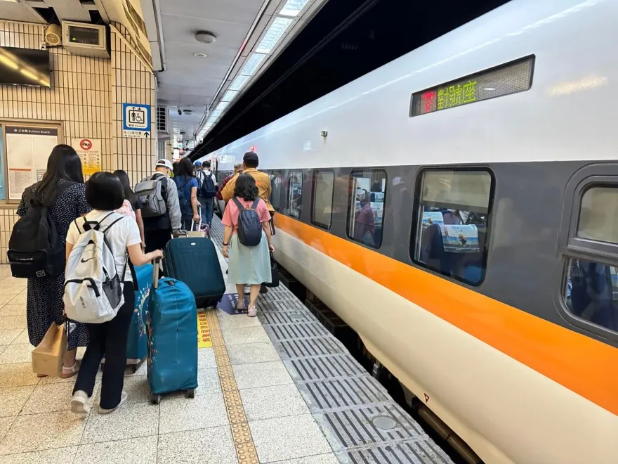 小犬颱風/台鐵「部分車次」停駛！10/4國內「海陸空」交通異動一次看