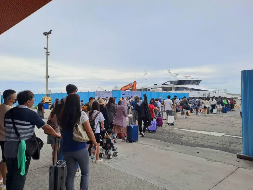 影/旅客抱怨連連！雲豹輪在嘉義布袋港起點就故障　552人耽誤行程2小時