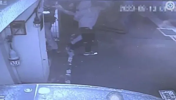 畫面曝光！藝人張立昂酒後失控擾鄰　遭警上銬管束帶走