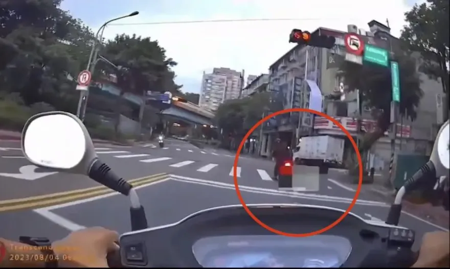 影/清晨宿醉騎車搖晃不穩露餡　警攔檢酒測值超標遭逮