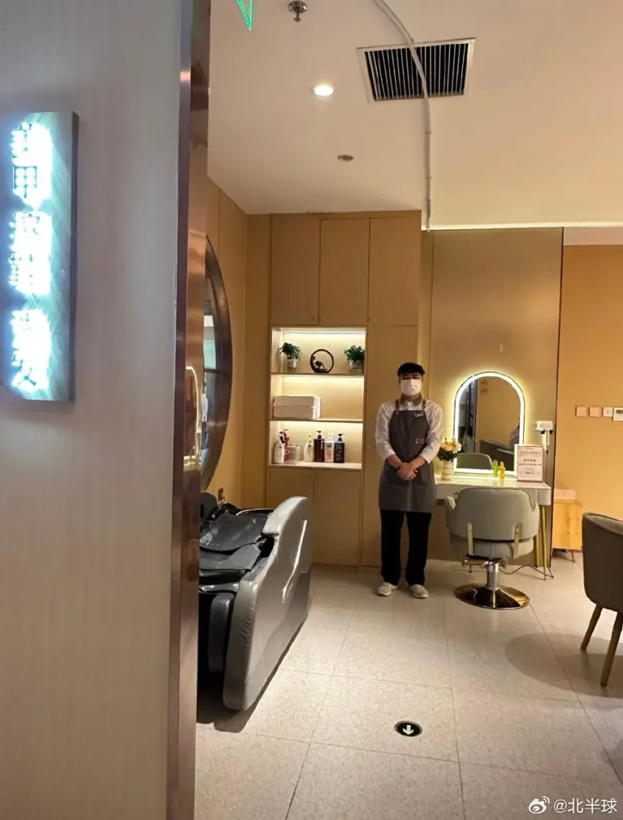 浮誇+1！海底撈「可以洗頭髮了」登熱搜　網友：別搞餐飲改開美容會所吧