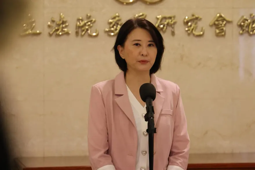 陳吉仲否認圖利超思？！王鴻薇再秀2證據狠打臉