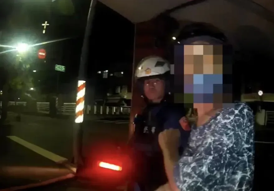 影/高雄這碗海鮮粥18萬！想吃六合夜市美食　他酒後騎車轉角遇到警