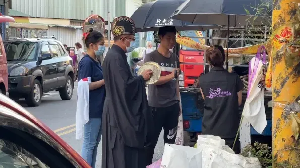 影/雲林逆子縱火害3命！家屬招魂悲痛聲聲喚　擲3次、4歲弟才允杯