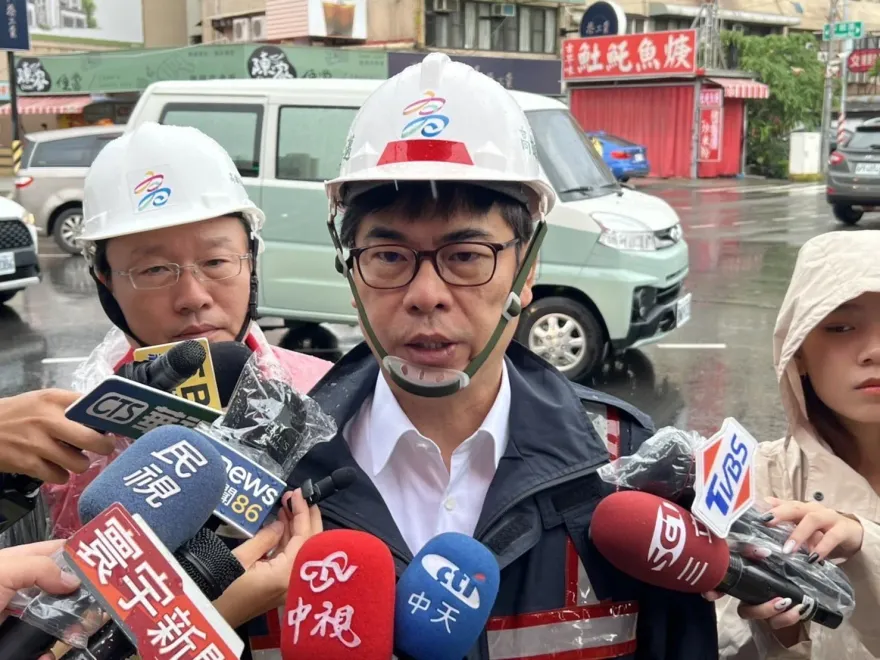 暴雨狂炸高雄大淹水　民眾灌爆臉書喊放豪雨假！陳其邁回應了