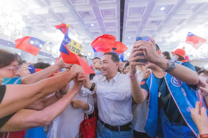 侯友宜真的「超柯趕上賴」！媒體人預告與賴清德黃金交叉在這時間