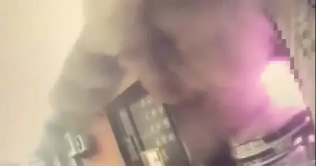 快訊/北市內湖轎車倒車出意外！撞進餃子店起火燃燒　駕駛昏迷送醫搶救