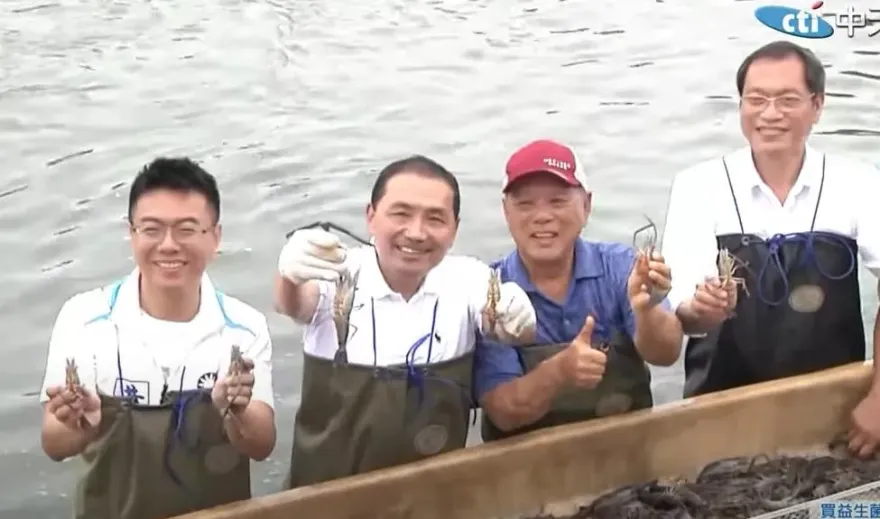 影/侯友宜赴屏東「採檸檬又撈蝦」！喊一定幫農民打開大陸市場
