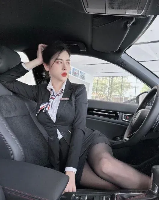 雪球+逆天長腿！女超業靠火辣身材換「驚人成交量」IG被肉搜