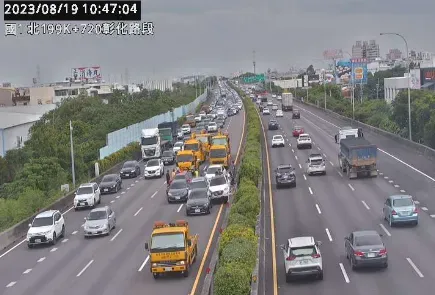 快訊/國1彰化段南向6車連環撞！車流嚴重阻塞警方排解中