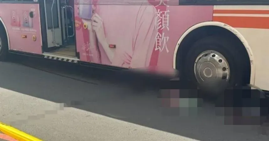 新北中和公車又吃人！行人捲輪下遭輾慘死