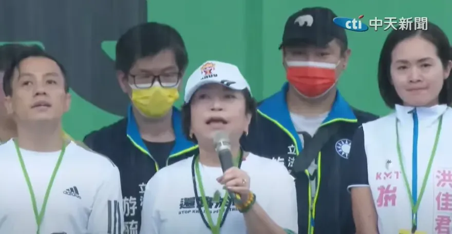影/她「還路於民」介紹侯友宜這句話遭噓爆　藍粉崩潰喊：要昏到了