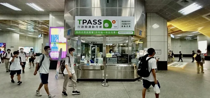減輕通勤族負擔！南高屏攜手推出　TPASS月票「999搭到飽」