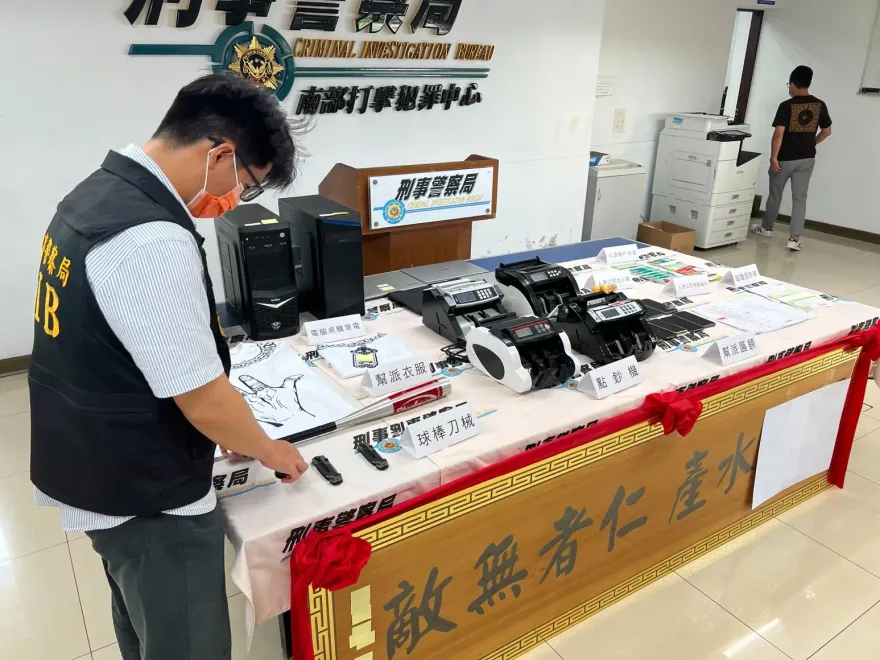 影/南打掃黑大快人心！竹聯幫南北2堂口逮34嫌　詐騙洗錢樣樣來